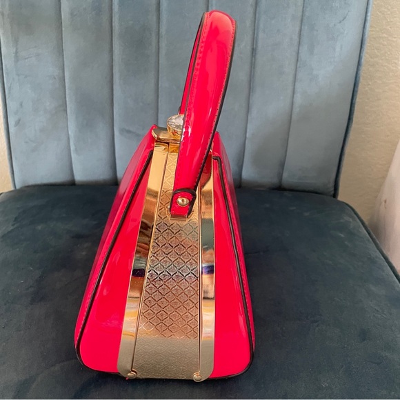 Hot pink handbag with gem clasp. - Picture 6 of 7